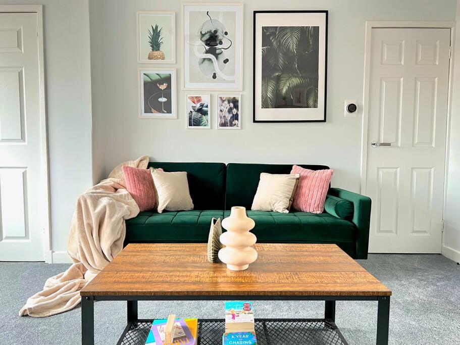 Quirky, Family Home In Glasgow Cardonald المظهر الخارجي الصورة