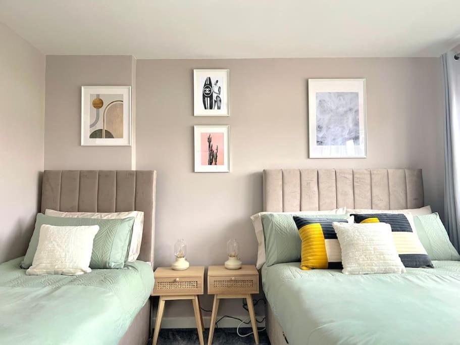Quirky, Family Home In Glasgow Cardonald المظهر الخارجي الصورة