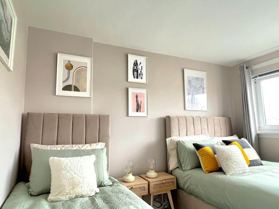 Quirky, Family Home In Glasgow Cardonald المظهر الخارجي الصورة