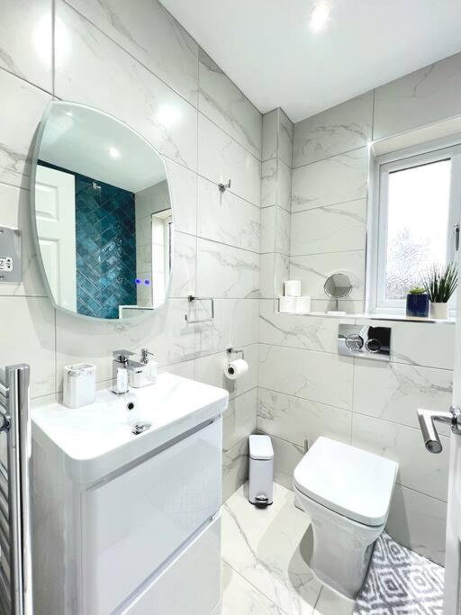 Quirky, Family Home In Glasgow Cardonald المظهر الخارجي الصورة