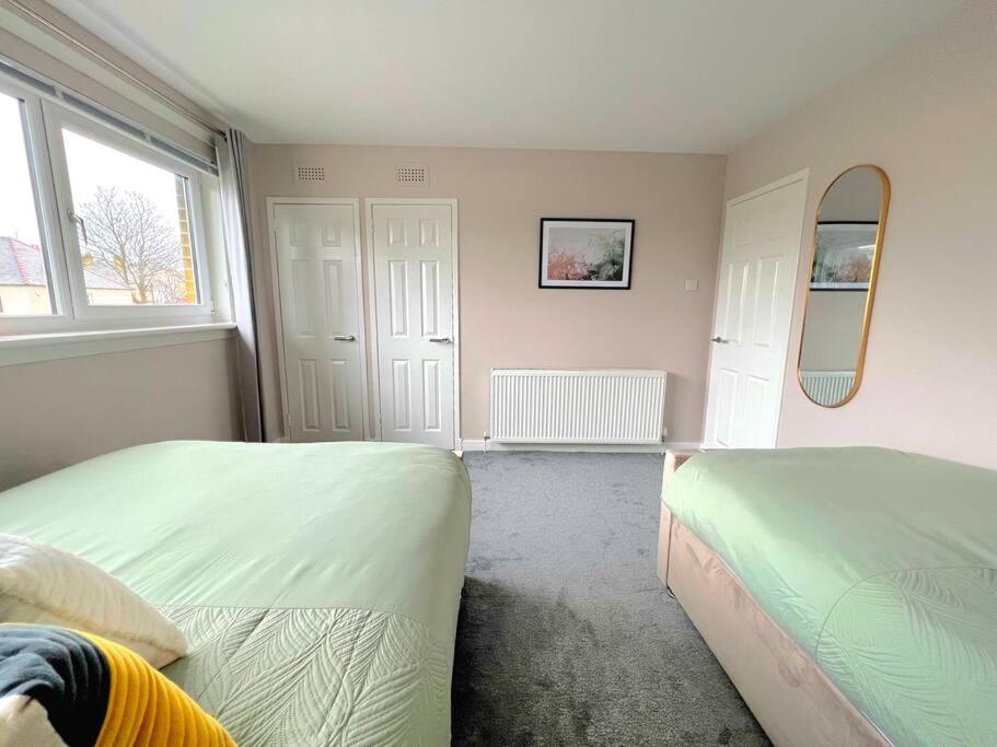 Quirky, Family Home In Glasgow Cardonald المظهر الخارجي الصورة