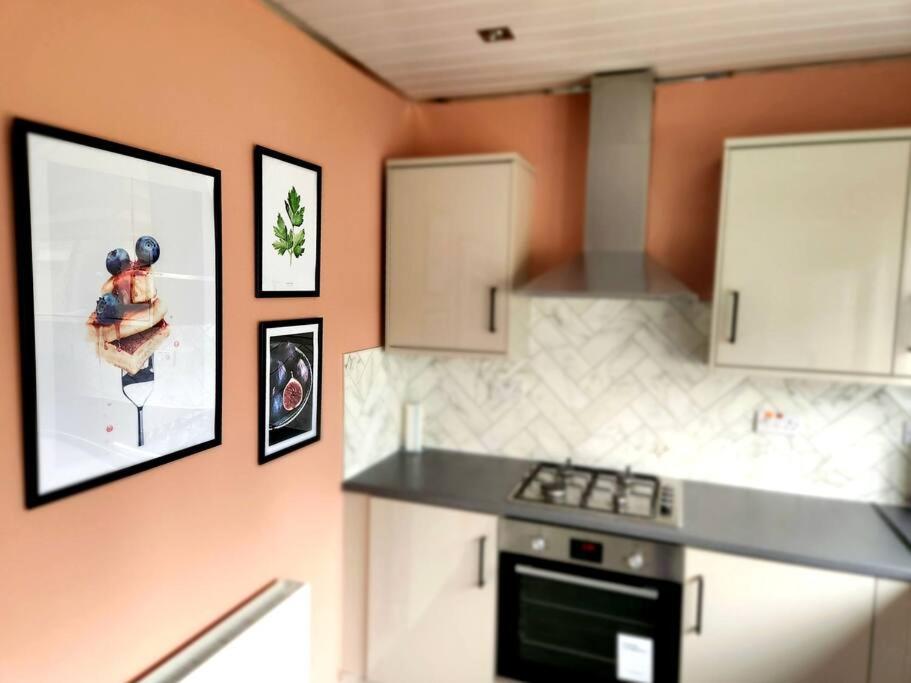 Quirky, Family Home In Glasgow Cardonald المظهر الخارجي الصورة