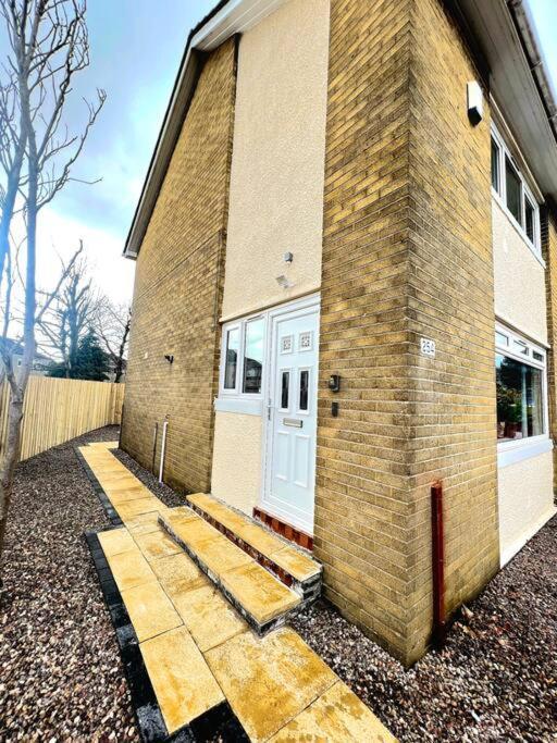 Quirky, Family Home In Glasgow Cardonald المظهر الخارجي الصورة
