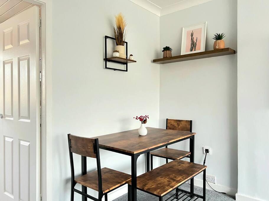 Quirky, Family Home In Glasgow Cardonald المظهر الخارجي الصورة