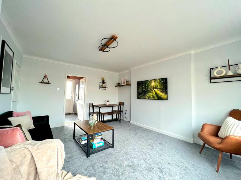 Quirky, Family Home In Glasgow Cardonald المظهر الخارجي الصورة