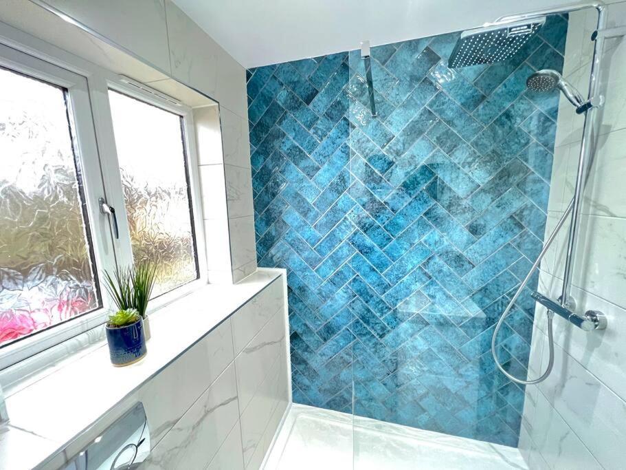 Quirky, Family Home In Glasgow Cardonald المظهر الخارجي الصورة