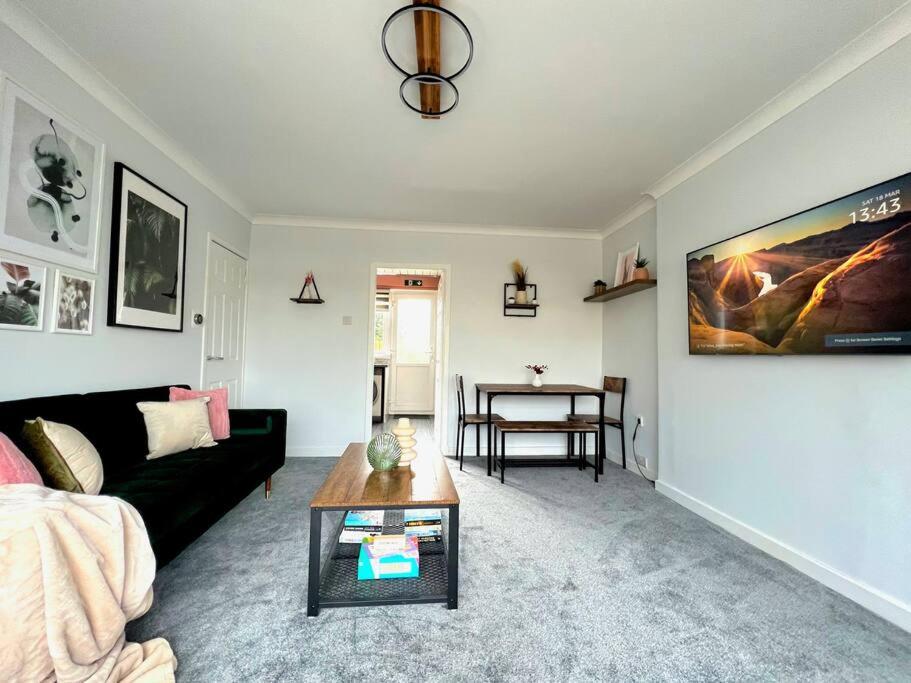 Quirky, Family Home In Glasgow Cardonald المظهر الخارجي الصورة