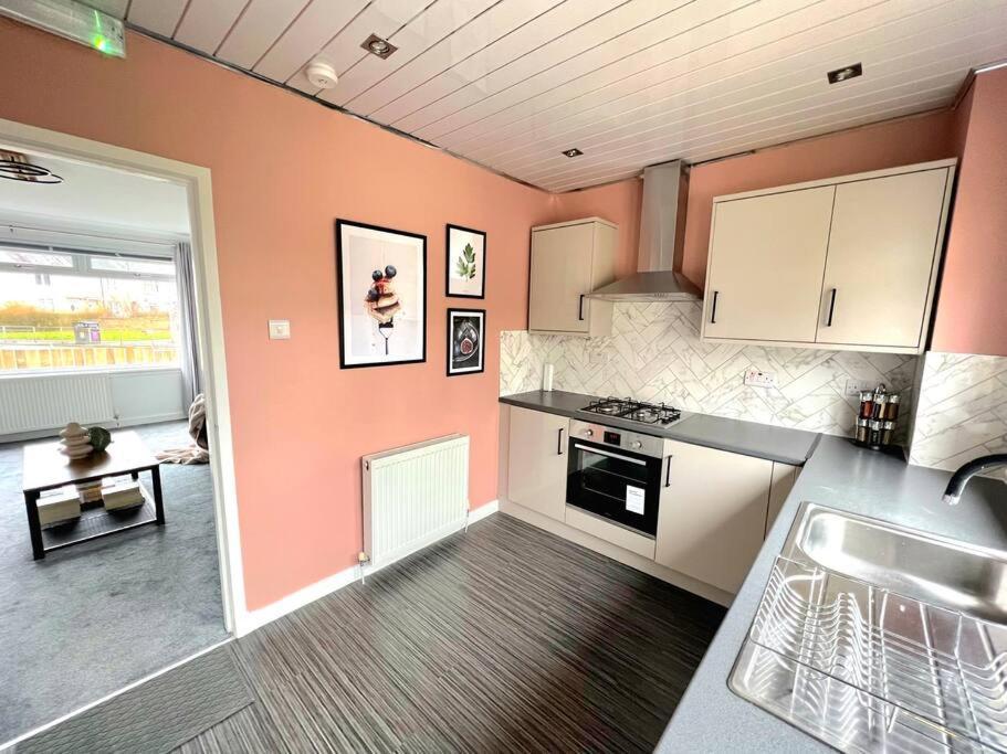 Quirky, Family Home In Glasgow Cardonald المظهر الخارجي الصورة