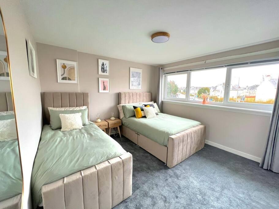 Quirky, Family Home In Glasgow Cardonald المظهر الخارجي الصورة