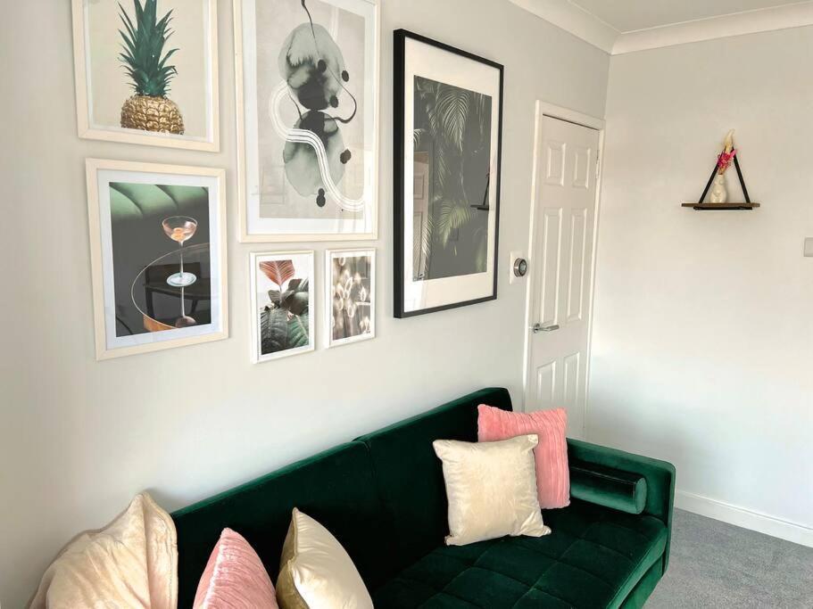 Quirky, Family Home In Glasgow Cardonald المظهر الخارجي الصورة