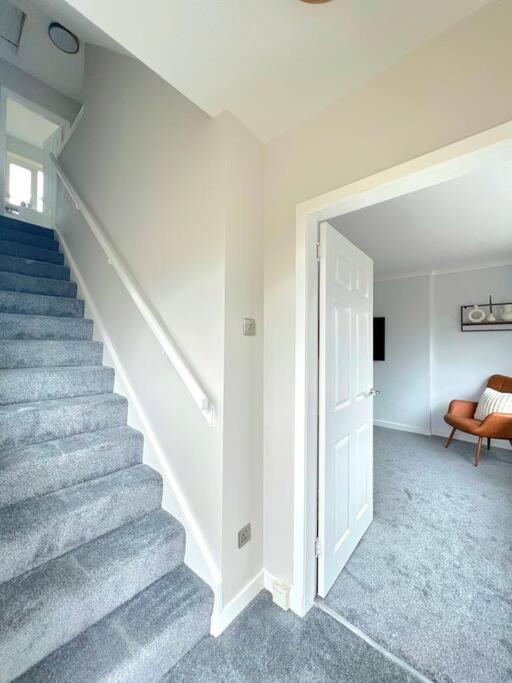 Quirky, Family Home In Glasgow Cardonald المظهر الخارجي الصورة