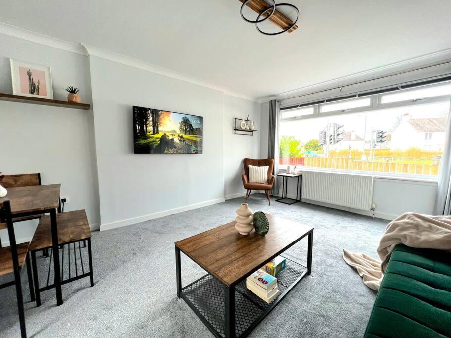 Quirky, Family Home In Glasgow Cardonald المظهر الخارجي الصورة